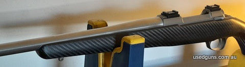 527330
