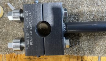 636894