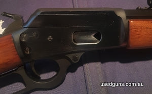 427835