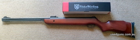 438927