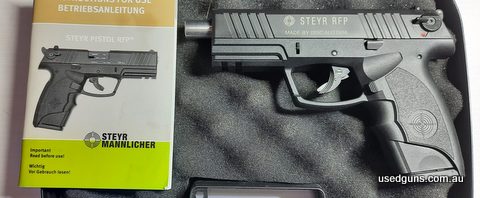 443030