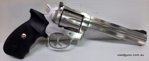 443038