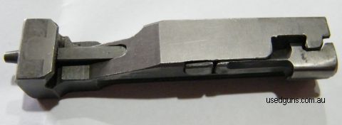464128