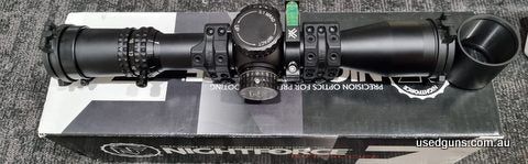 493704