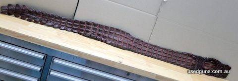 543977
