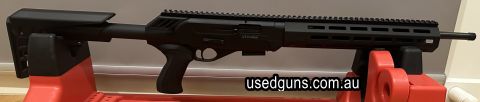 561878