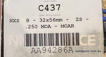 563697