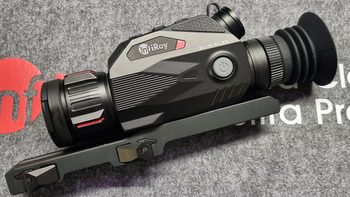 730608